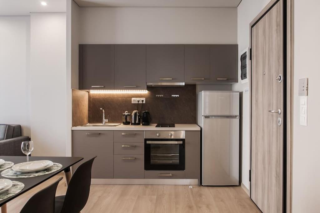 Piraeus Deluxe 2Bdr Apt - Near Metro And Port Ngoại thất bức ảnh