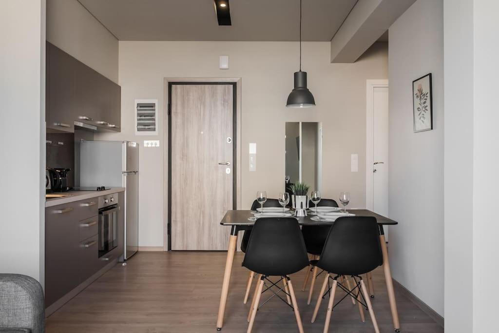 Piraeus Deluxe 2Bdr Apt - Near Metro And Port Ngoại thất bức ảnh