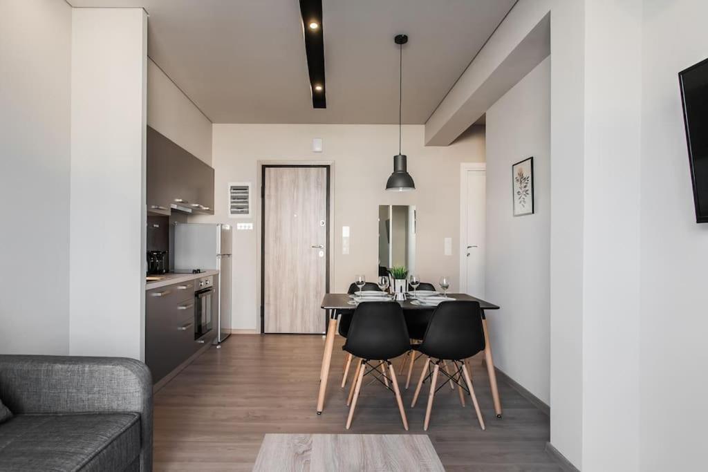Piraeus Deluxe 2Bdr Apt - Near Metro And Port Ngoại thất bức ảnh